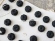 画像4: アンティーク シルク製 くるみボタン 9mm 黒 3〜6ピースのセット  (4)