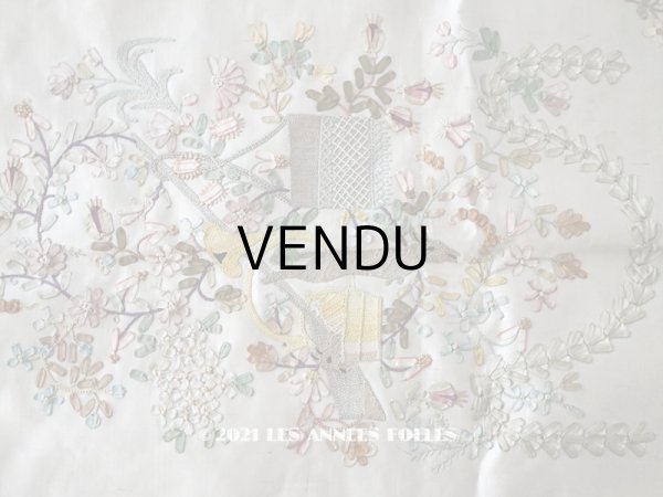 画像1: 18世紀末　アンティーク ロココ調 シルク製　大きなパネル　リボン刺繍　＆　ボーヴェ刺繍 70×52cm  (1)