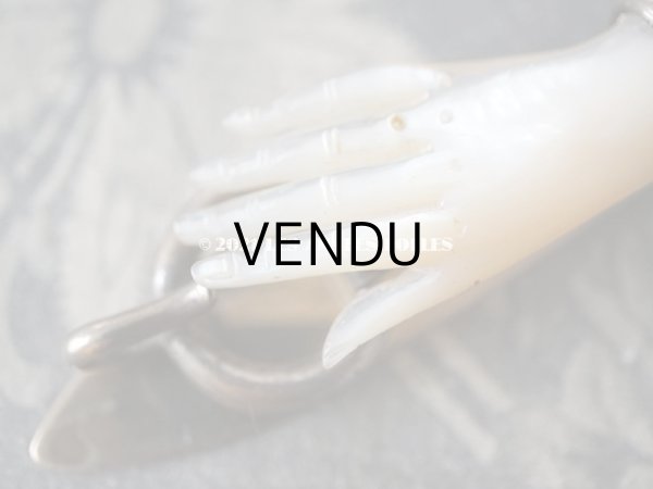 画像4: アンティーク 　手のモチーフのクラヴィエ シャトレーヌ　マザーオブパール (4)