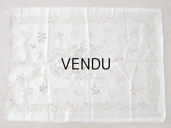 画像2: 18世紀末　アンティーク ロココ調 シルク製　大きなパネル　リボン刺繍　＆　ボーヴェ刺繍 70×52cm  (2)