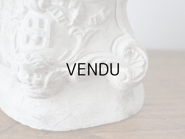 画像9: 1900年代 アンティーク マリア像の台座　石膏製 天使＆リボンのロカイユ装飾 M (9)