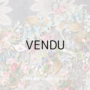 画像: 1900年代 アンティーク ダイカットクロモ　薔薇&菫＆鈴蘭＆勿忘草の花かご　9ピースのセット