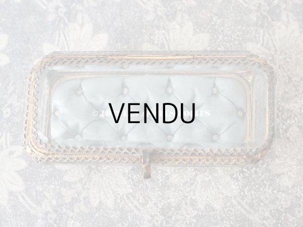 画像5: 19世紀 アンティーク ジュエリーボックス シルク製クッション 淡いブルー (5)