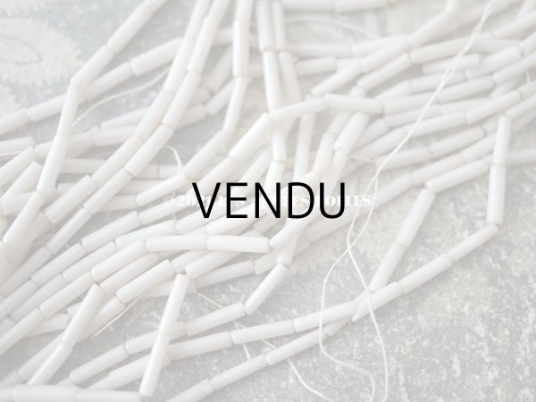 画像3: アンティーク ガラスビーズ  オーロラ加工 ホワイト・マット 2×8~9mm   (3)