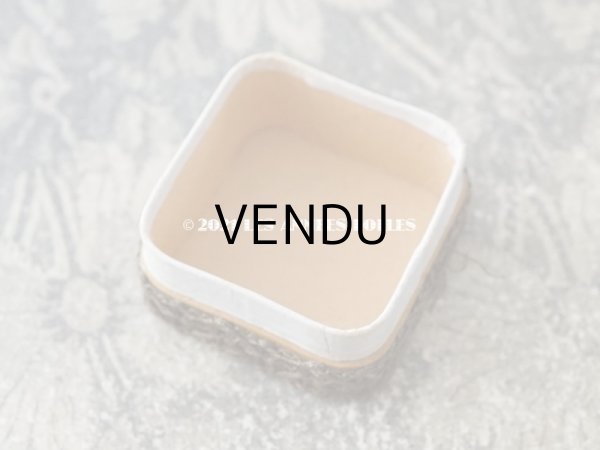 画像8: アンティーク　シルク製 ロココトリム付 淡いピンクの小さなパウダーボックス ミラー付き (8)