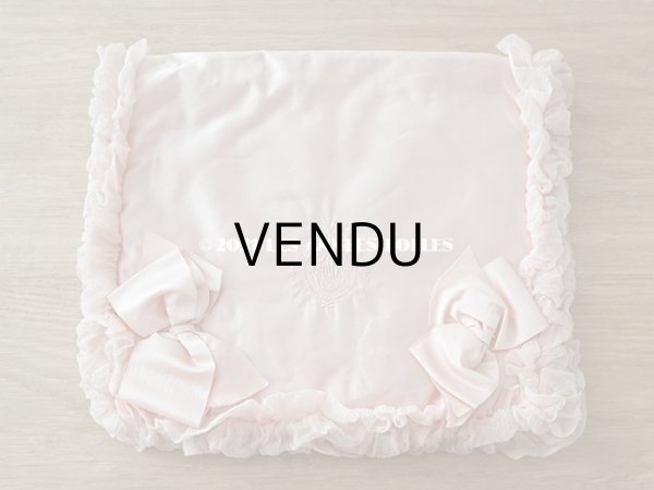 画像6: 19世紀末 アンティーク シルク製 ハンキーケース リボン＆モノグラムのメダイヨンの刺繍入り 淡いピンク ハンカチ用ポシェット  (6)