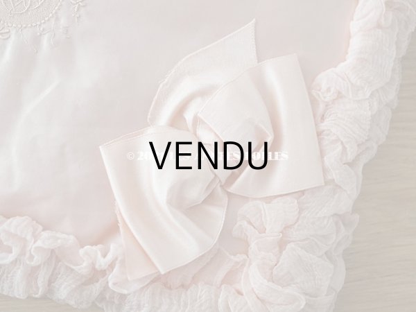 画像8: 19世紀末 アンティーク シルク製 ハンキーケース リボン＆モノグラムのメダイヨンの刺繍入り 淡いピンク ハンカチ用ポシェット  (8)