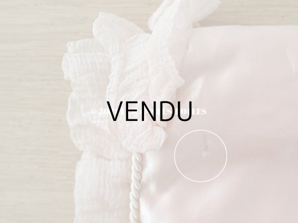 画像14: 19世紀末 アンティーク シルク製 ハンキーケース リボン＆モノグラムのメダイヨンの刺繍入り 淡いピンク ハンカチ用ポシェット  (14)
