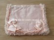 画像4: 19世紀末 アンティーク シルク製 ハンキーケース リボン＆モノグラムのメダイヨンの刺繍入り 淡いピンク ハンカチ用ポシェット  (4)