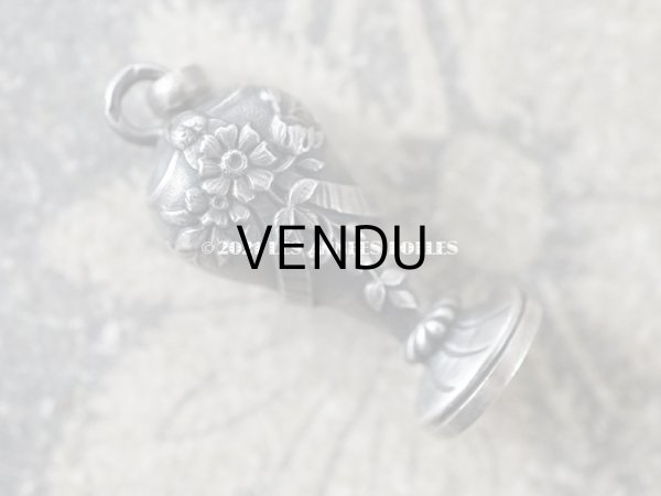 画像2: アンティーク シルバー製 とても小さなシーリングスタンプ　花模様 イニシャル入り　1.2×2.5cm (2)