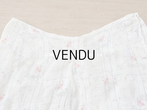 画像3: 1900年代 アンティーク 小さな薔薇模様　コットンオーガンジーのペチコート ドールドレス用生地 (3)