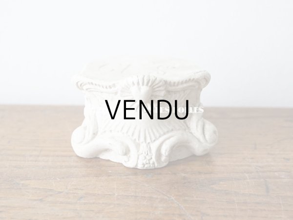 画像3: 1900年代 アンティーク マリア像の台座　石膏製 ハートのモチーフ (3)