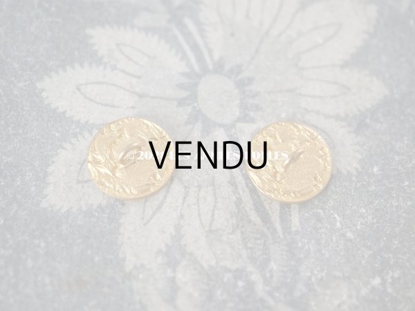 画像2: 【クリスマスセール2021対象外】アンティーク エナメル ボタン 小さな薔薇模様 ハンドペイント ゴールドレリーフ 14mm 2ピースのセット (2)
