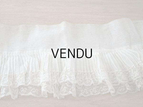 画像4: 【クリスマスセール2021対象外】1900年代 アンティーク 幅広 ドレスの裾  0.85〜0.9m 2段プリーツ入り＆手編みのヴァランシエンヌレース 21cm幅  (4)