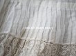 画像10: 【クリスマスセール2021対象外】1900年代 アンティーク 幅広 ドレスの裾  1.77m 2段プリーツ入り＆手編みのヴァランシエンヌレース 21cm幅  (10)