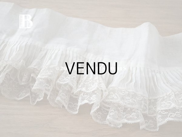 画像9: 【クリスマスセール2021対象外】1900年代 アンティーク 幅広 ドレスの裾  0.85〜0.9m 2段プリーツ入り＆手編みのヴァランシエンヌレース 21cm幅  (9)