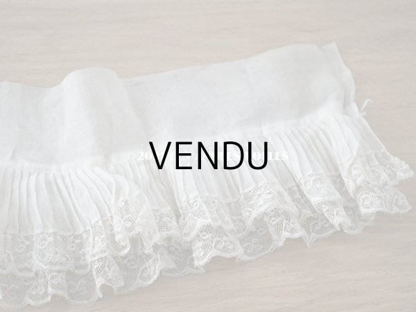 画像5: 【クリスマスセール2021対象外】1900年代 アンティーク 幅広 ドレスの裾  0.85〜0.9m 2段プリーツ入り＆手編みのヴァランシエンヌレース 21cm幅  (5)