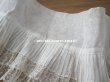 画像4: 【クリスマスセール2021対象外】1900年代 アンティーク 幅広 ドレスの裾  1.77m 2段プリーツ入り＆手編みのヴァランシエンヌレース 21cm幅  (4)