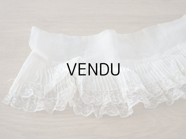 画像3: 【クリスマスセール2021対象外】1900年代 アンティーク 幅広 ドレスの裾  0.85〜0.9m 2段プリーツ入り＆手編みのヴァランシエンヌレース 21cm幅  (3)