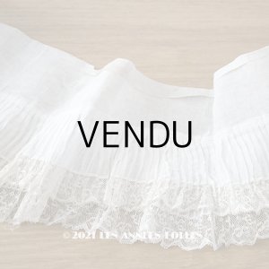 画像: 【クリスマスセール2021対象外】1900年代 アンティーク 幅広 ドレスの裾  1.77m 2段プリーツ入り＆手編みのヴァランシエンヌレース 21cm幅 