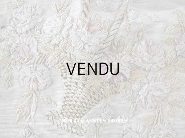 画像1: 【クリスマスセール2021対象外】アンティーク リボン刺繍のパネル 薔薇の花かご　＆　鈴蘭 (1)