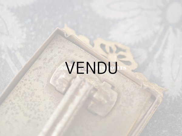 画像7: 【クリスマスセール2021対象外】アンティーク とても小さなフォトフレーム 　リボンモチーフ付き (7)