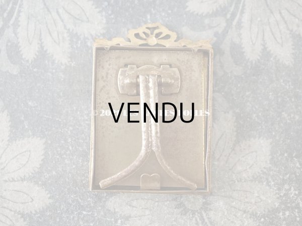 画像6: 【クリスマスセール2021対象外】アンティーク とても小さなフォトフレーム 　リボンモチーフ付き (6)