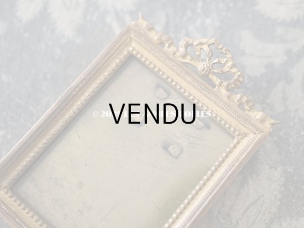 画像4: 【クリスマスセール2021対象外】アンティーク とても小さなフォトフレーム 　リボンモチーフ付き (4)