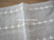 画像9: アンティーク  コットンオーガンジー リーフ柄の刺繍入り ファブリック 18cm幅 (9)