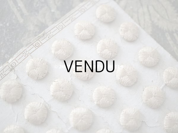 画像11: 【クリスマスセール2021対象外】アンティーク シルク製 くるみボタン 8〜9mm 6ピースのセット オフホワイト (11)