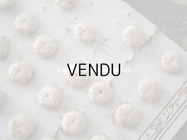 画像4: 【クリスマスセール2021対象外】アンティーク シルク製 くるみボタン 8〜9mm 6ピースのセット オフホワイト (4)