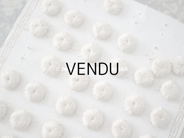 画像8: 【クリスマスセール2021対象外】アンティーク シルク製 くるみボタン 8〜9mm 6ピースのセット オフホワイト (8)