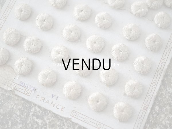 画像7: 【クリスマスセール2021対象外】アンティーク シルク製 くるみボタン 8〜9mm 6ピースのセット オフホワイト (7)