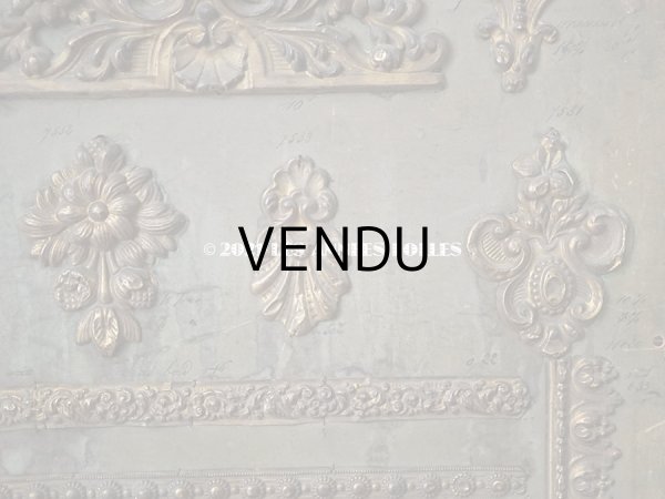 画像7: 1900年代 アンティーク  メタル製　オーナメントの大きなサンプラー　47×62cm (7)