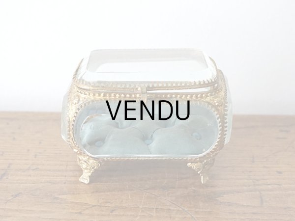 画像3: 19世紀末 アンティーク ジュエリーボックス スモーキーブルーのクッション ロカイユ装飾の脚 (3)