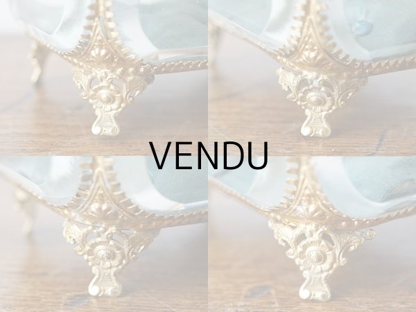 画像14: 19世紀末 アンティーク ジュエリーボックス スモーキーブルーのクッション ロカイユ装飾の脚 (14)