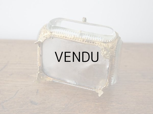 画像7: 19世紀末 アンティーク ジュエリーボックス スモーキーブルーのクッション ロカイユ装飾の脚 (7)