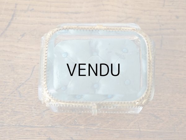 画像6: 19世紀末 アンティーク ジュエリーボックス スモーキーブルーのクッション ロカイユ装飾の脚 (6)