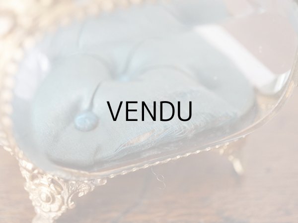 画像13: 19世紀末 アンティーク ジュエリーボックス スモーキーブルーのクッション ロカイユ装飾の脚 (13)