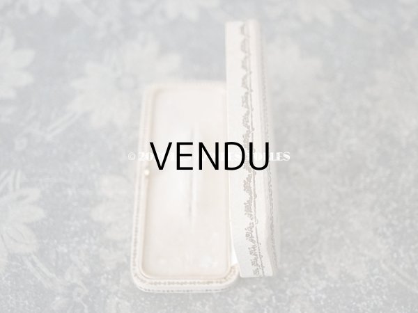 画像5: アンティーク 薔薇のガーランドの金彩入り オフホワイトのジュエリーボックス  (5)