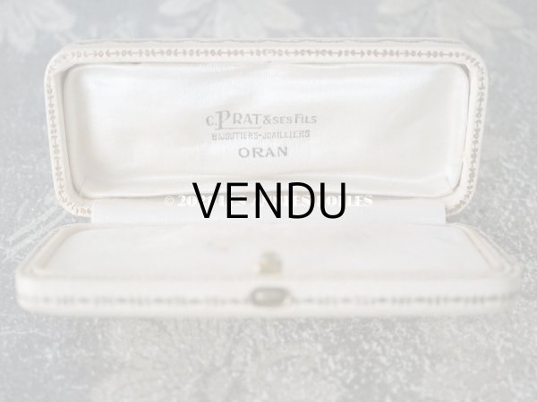 画像7: アンティーク 薔薇のガーランドの金彩入り オフホワイトのジュエリーボックス  (7)