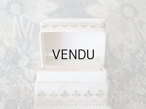 画像7: アンティーク 金彩入り オフホワイトのリングボックス ジュエリーボックス  (7)