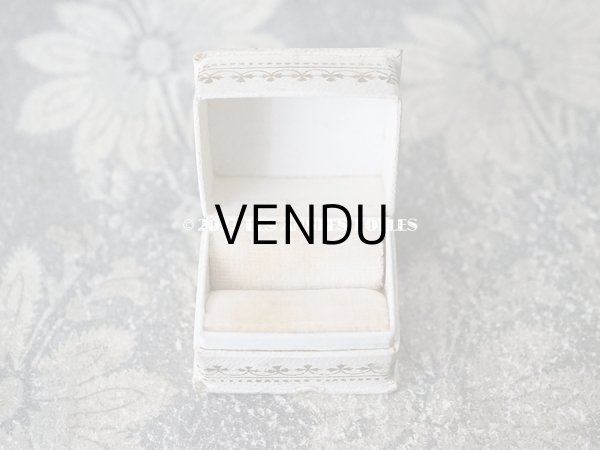 画像5: アンティーク 金彩入り オフホワイトのリングボックス ジュエリーボックス  (5)