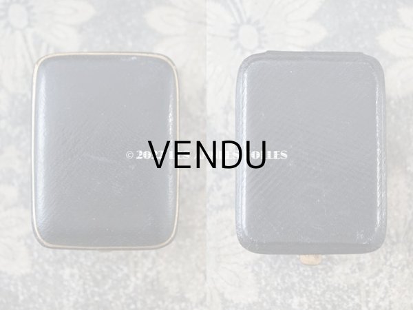 画像4: 19世紀末　アンティーク 本革製 ペンダントトップ用 ジュエリーボックス　金彩入り 黒  (4)