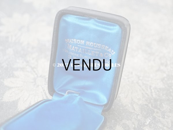 画像8: 19世紀末　アンティーク 本革製 ペンダントトップ用 ジュエリーボックス　金彩入り 黒  (8)