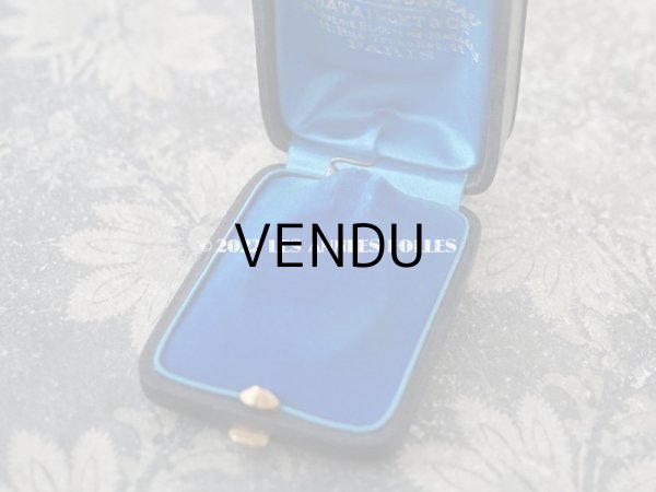 画像9: 19世紀末　アンティーク 本革製 ペンダントトップ用 ジュエリーボックス　金彩入り 黒  (9)