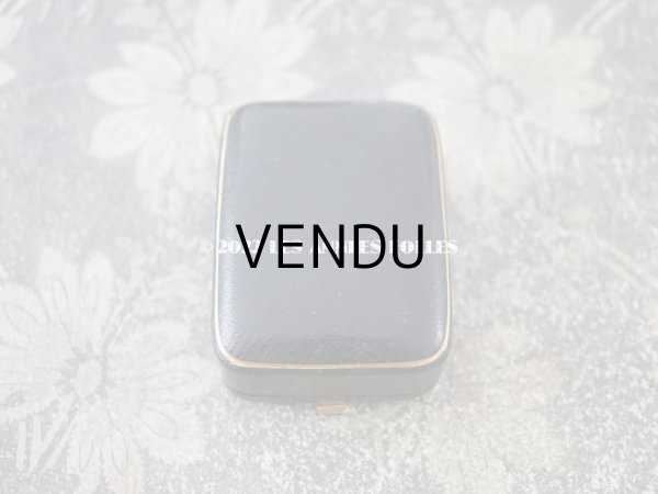 画像3: 19世紀末　アンティーク 本革製 ペンダントトップ用 ジュエリーボックス　金彩入り 黒  (3)