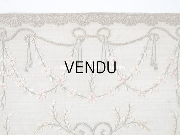 画像3: アンティーク リボン刺繍のパネル 淡いピンクの花　＆　タッセル (3)