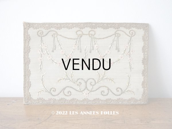 画像1: アンティーク リボン刺繍のパネル 淡いピンクの花　＆　タッセル (1)