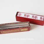 画像: 1900年代 アンティーク 硝子の蓋の紙箱入り イニシャルテープ HP